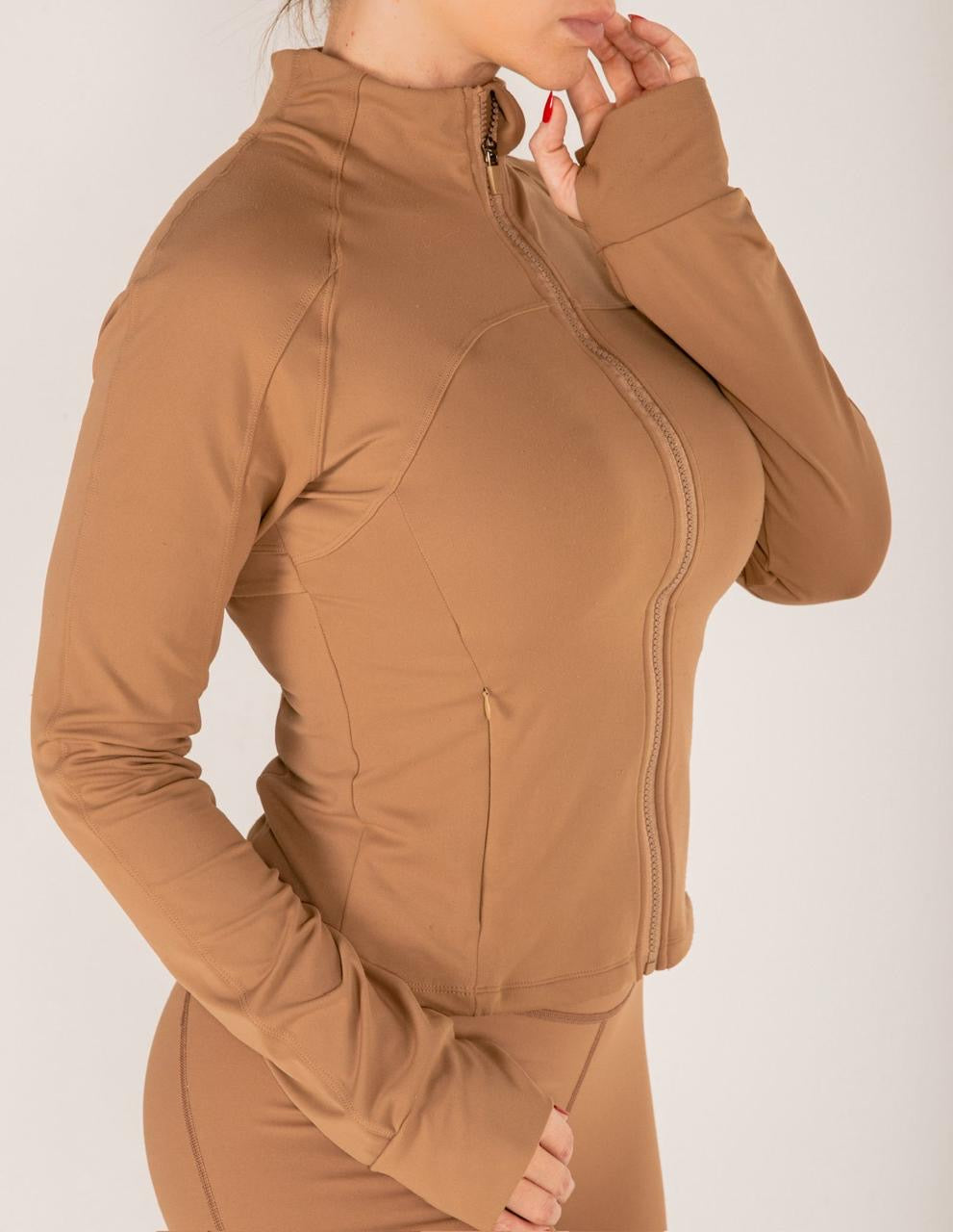 Cover Up – Suéter Deportivo para Gym

Diseñado para moverte con libertad y estilo, nuestro Cover Up es el complemento perfecto