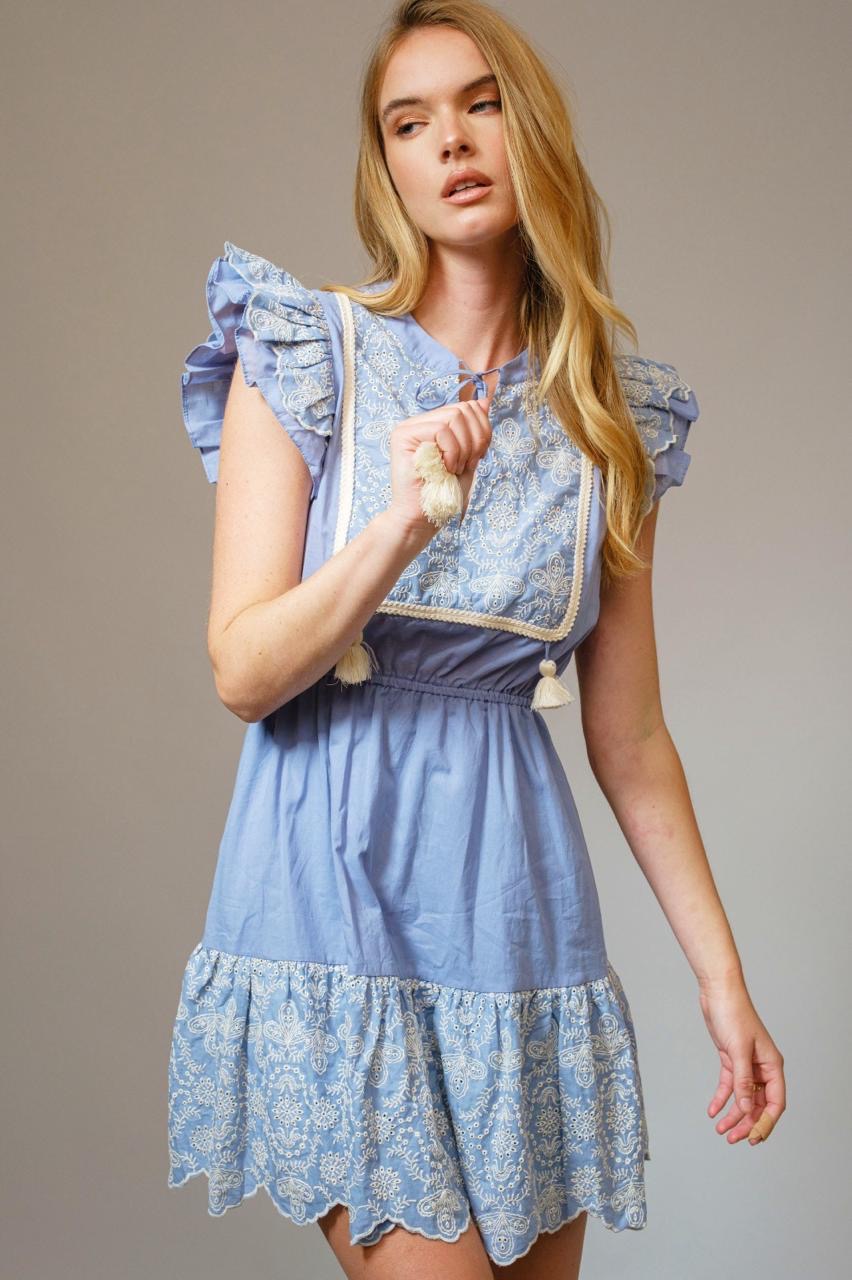 Vestido bordado celeste