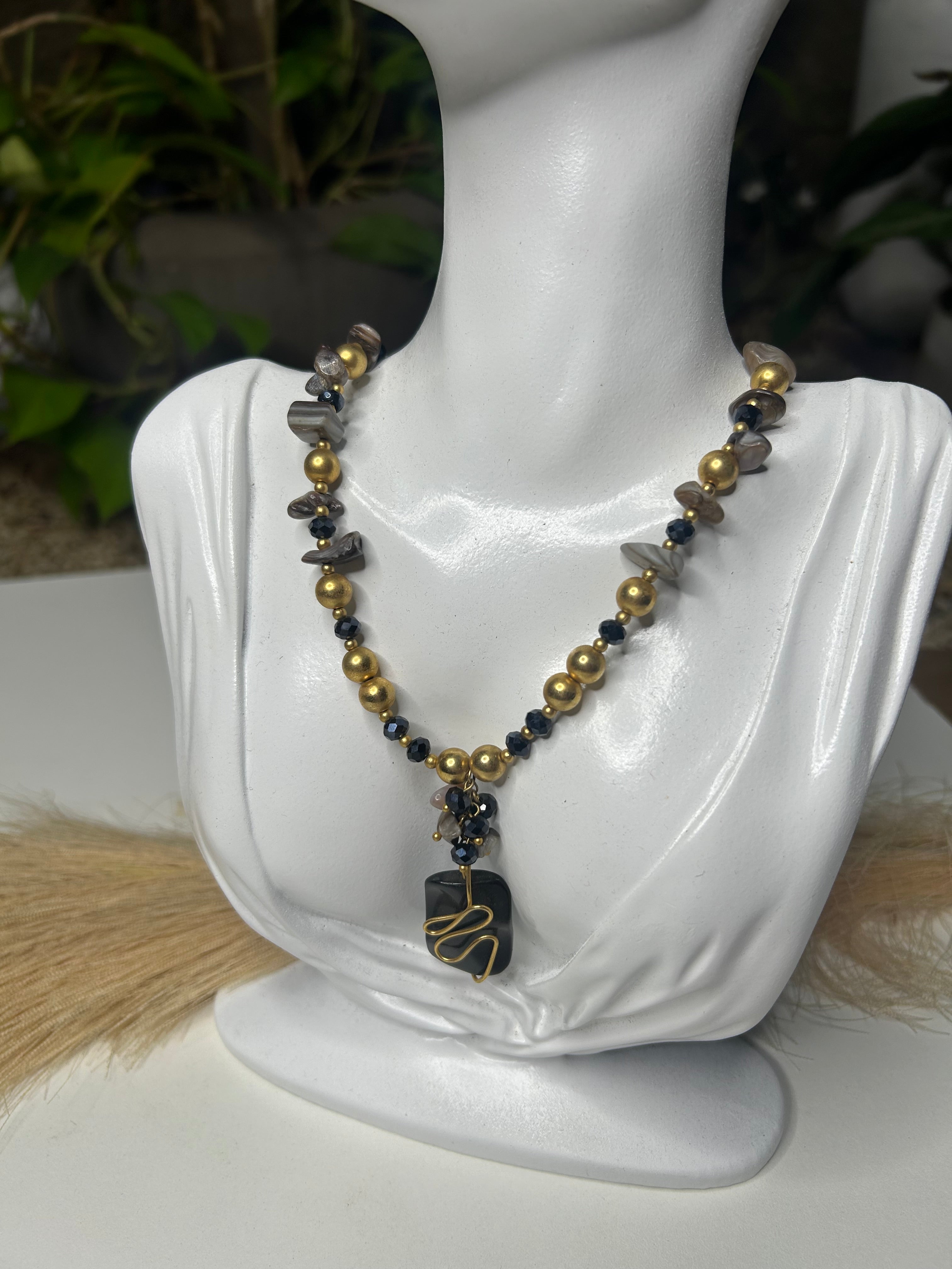 Collar de piedras naturales - Joyería