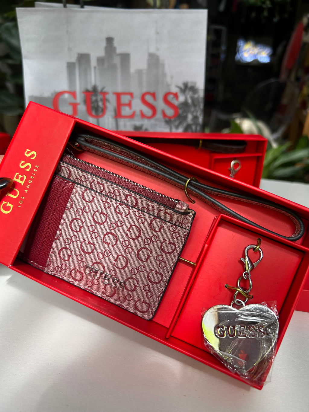 Tarjetero Guess