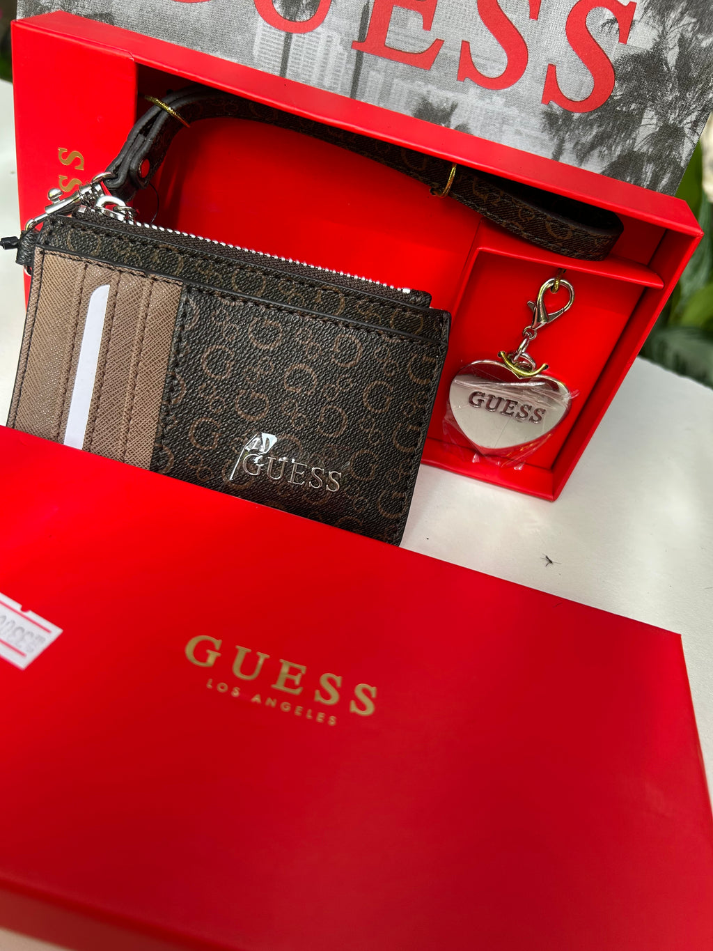 Tarjetero Guess