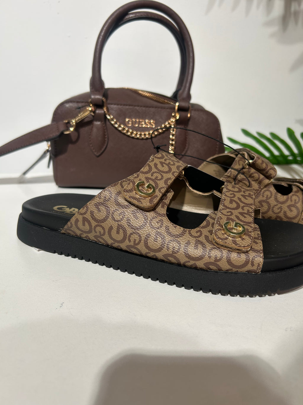 Sandalias Guess