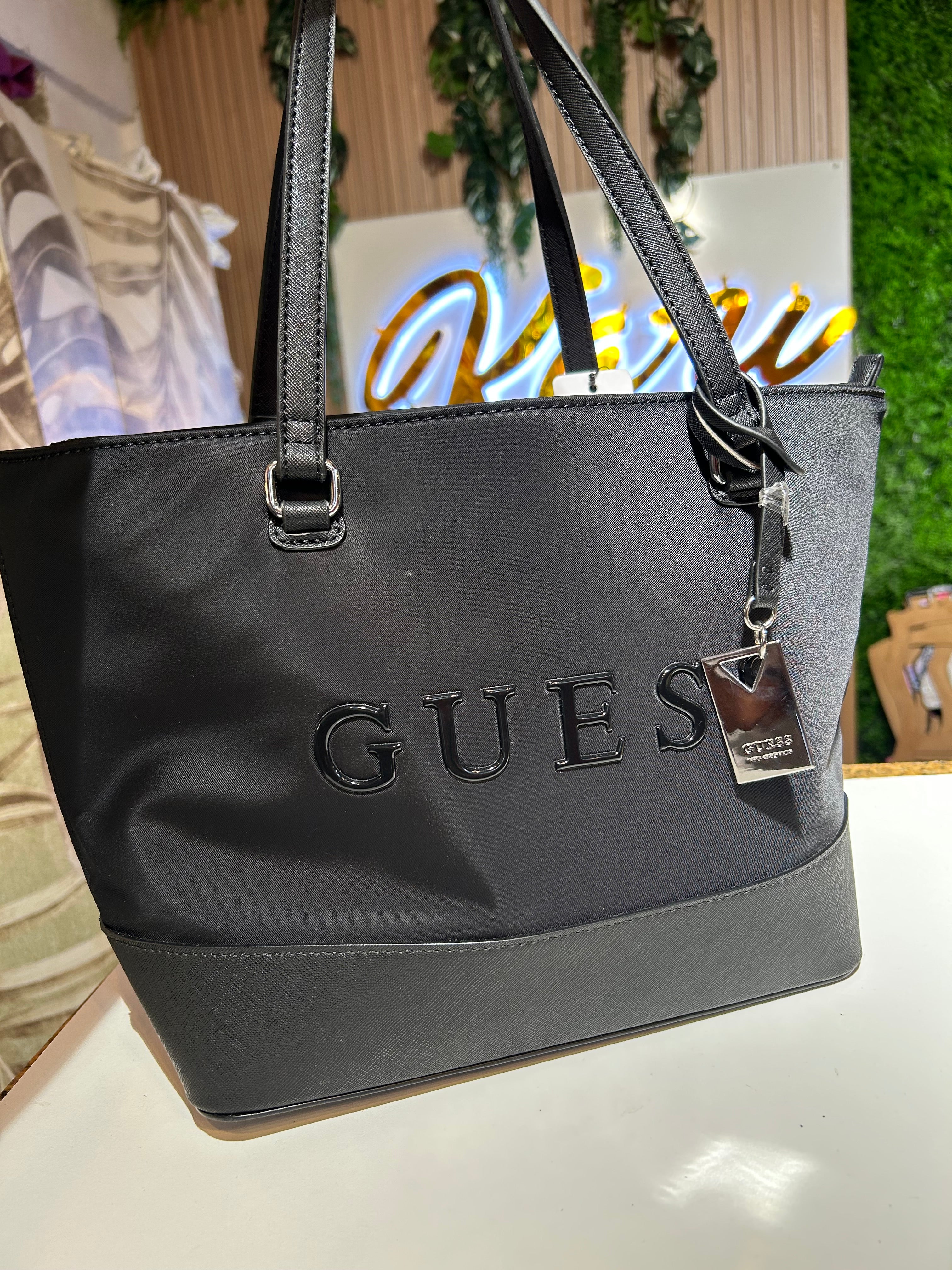 Bolso guess