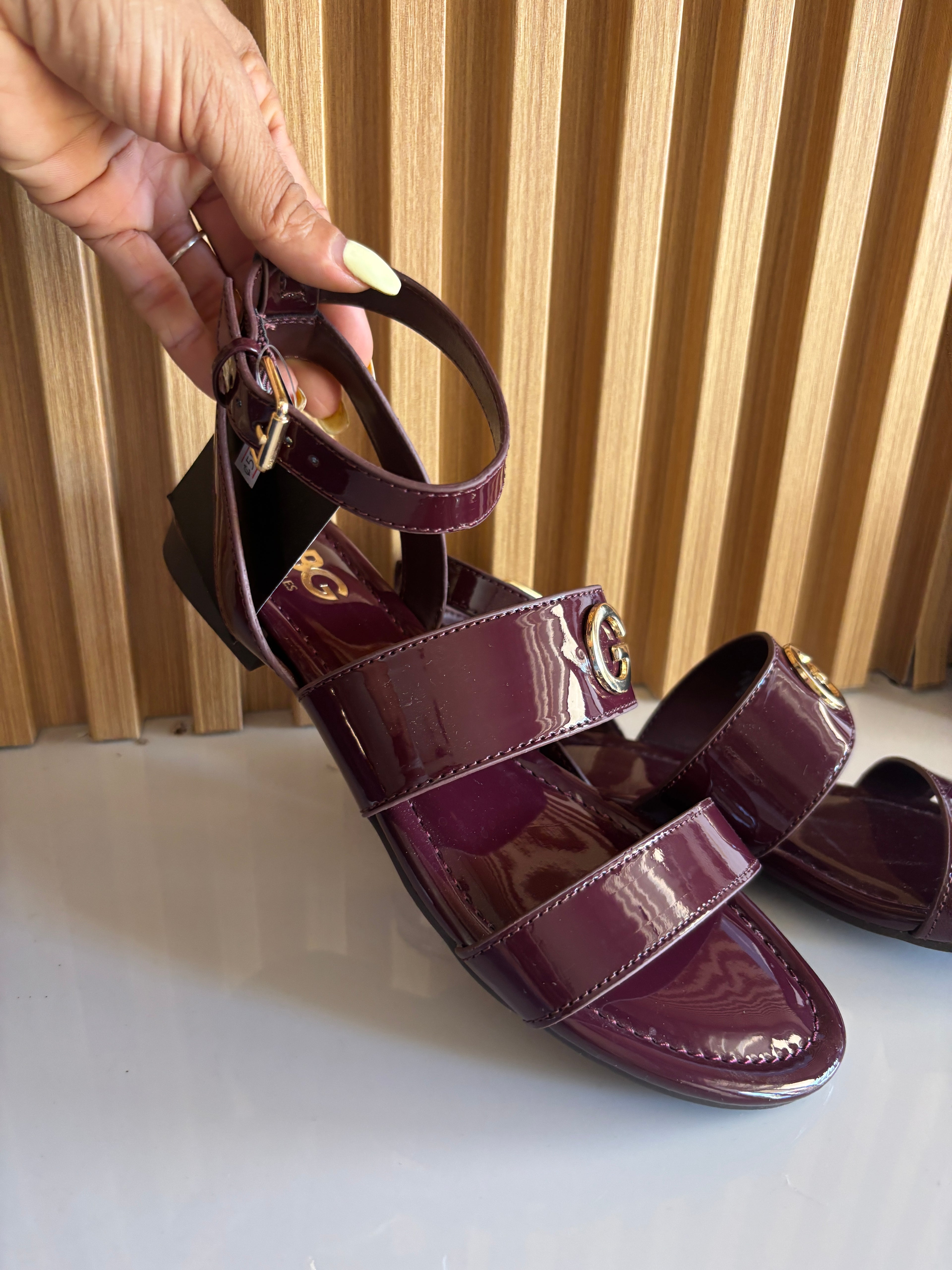Sandalia Guess