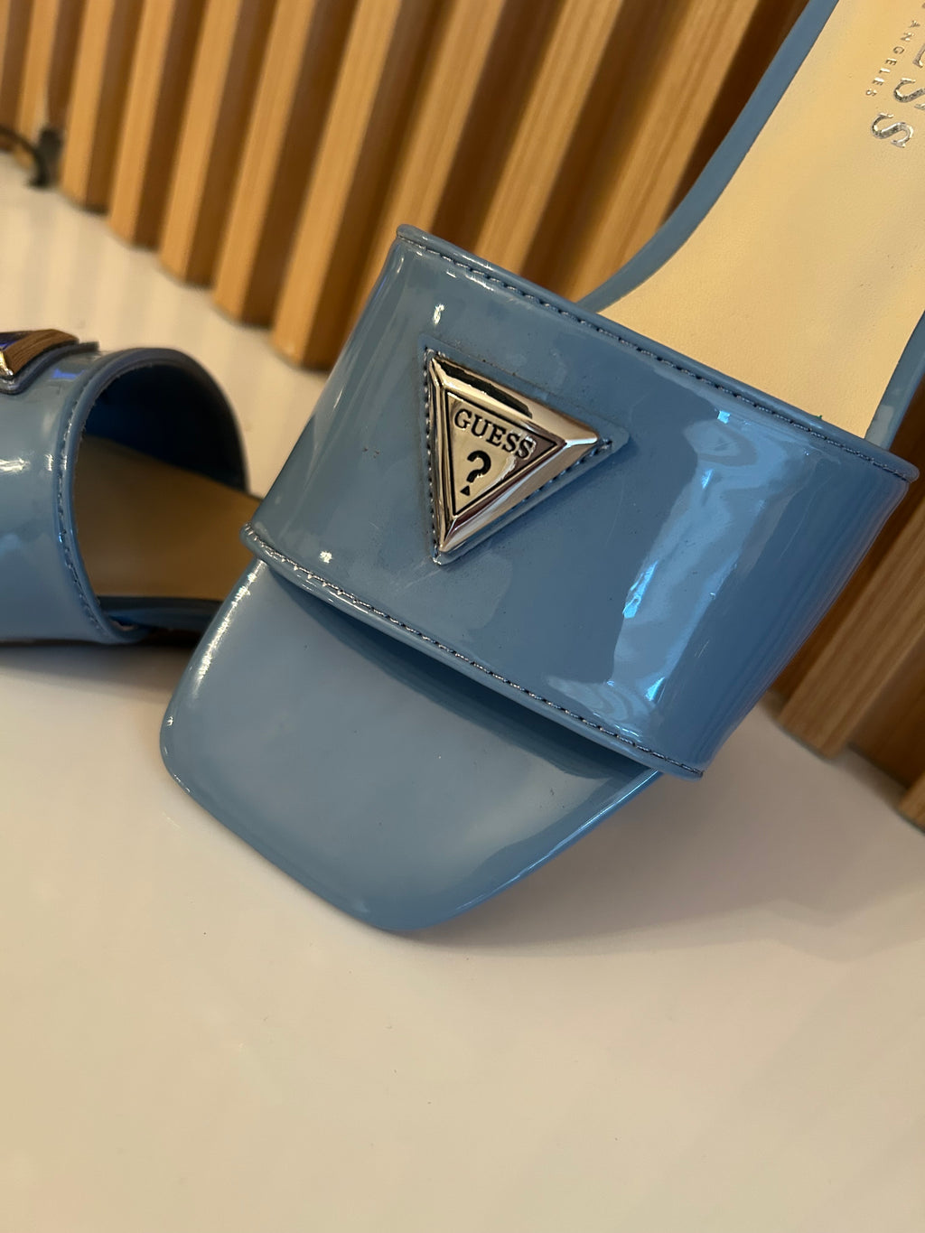 Sandalias Guees