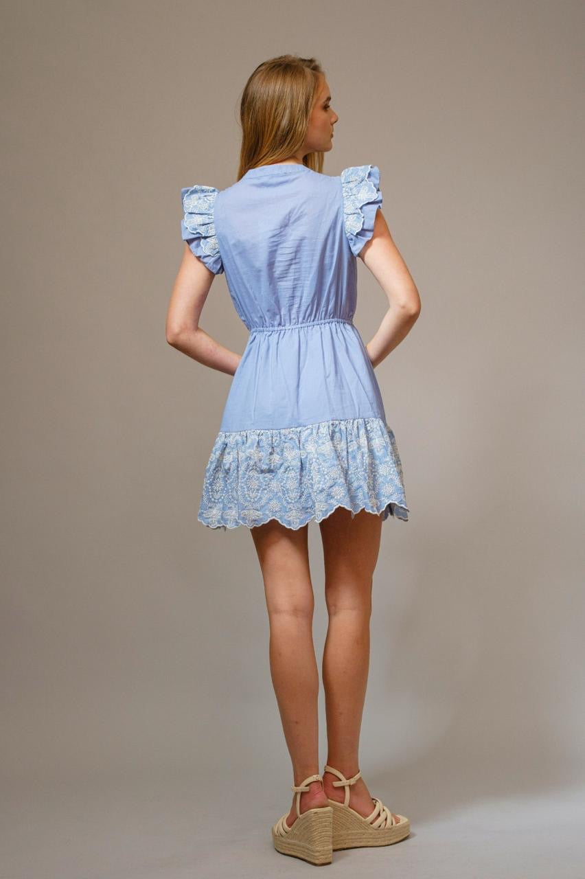 Vestido bordado celeste
