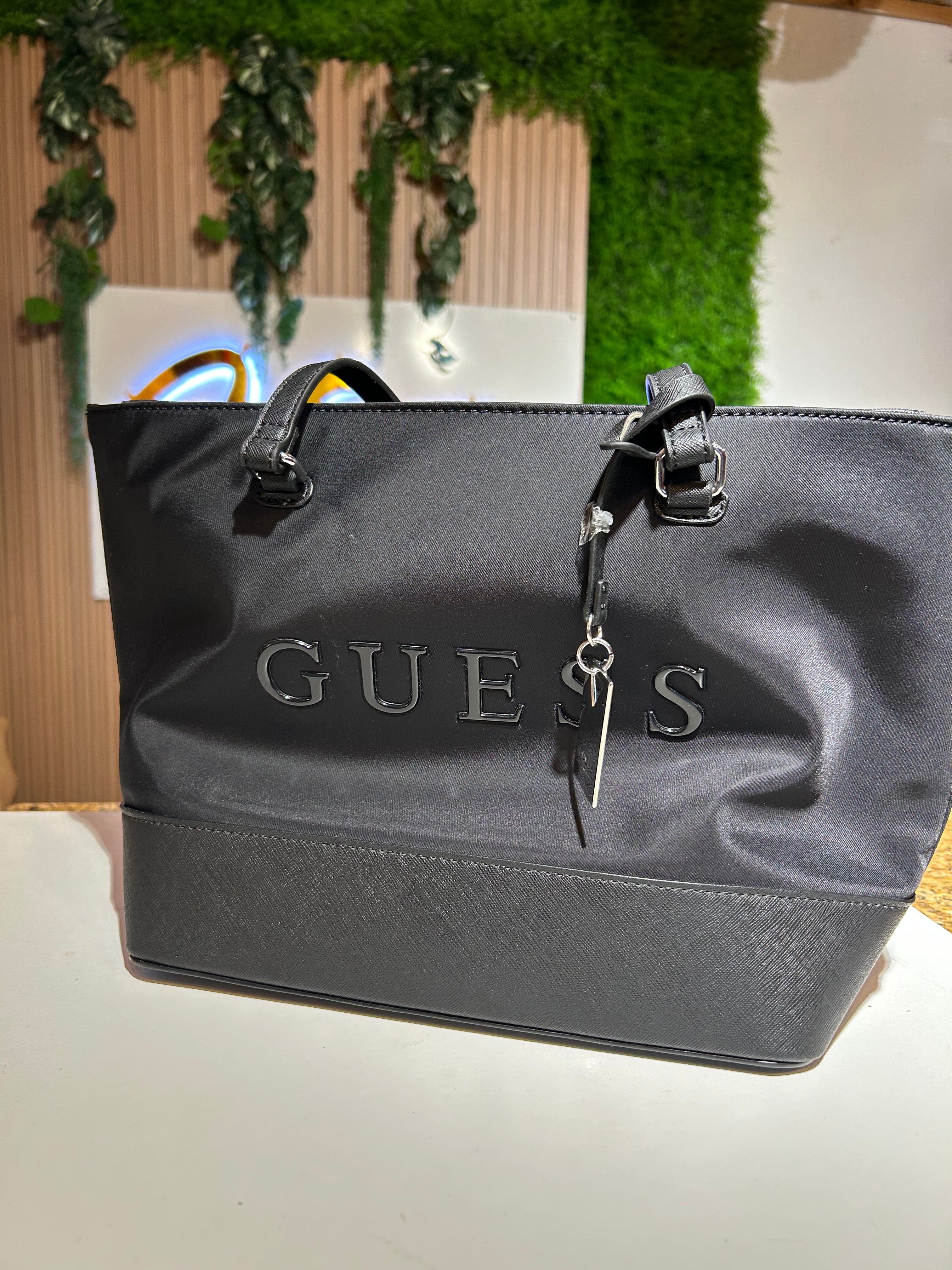 Bolso guess