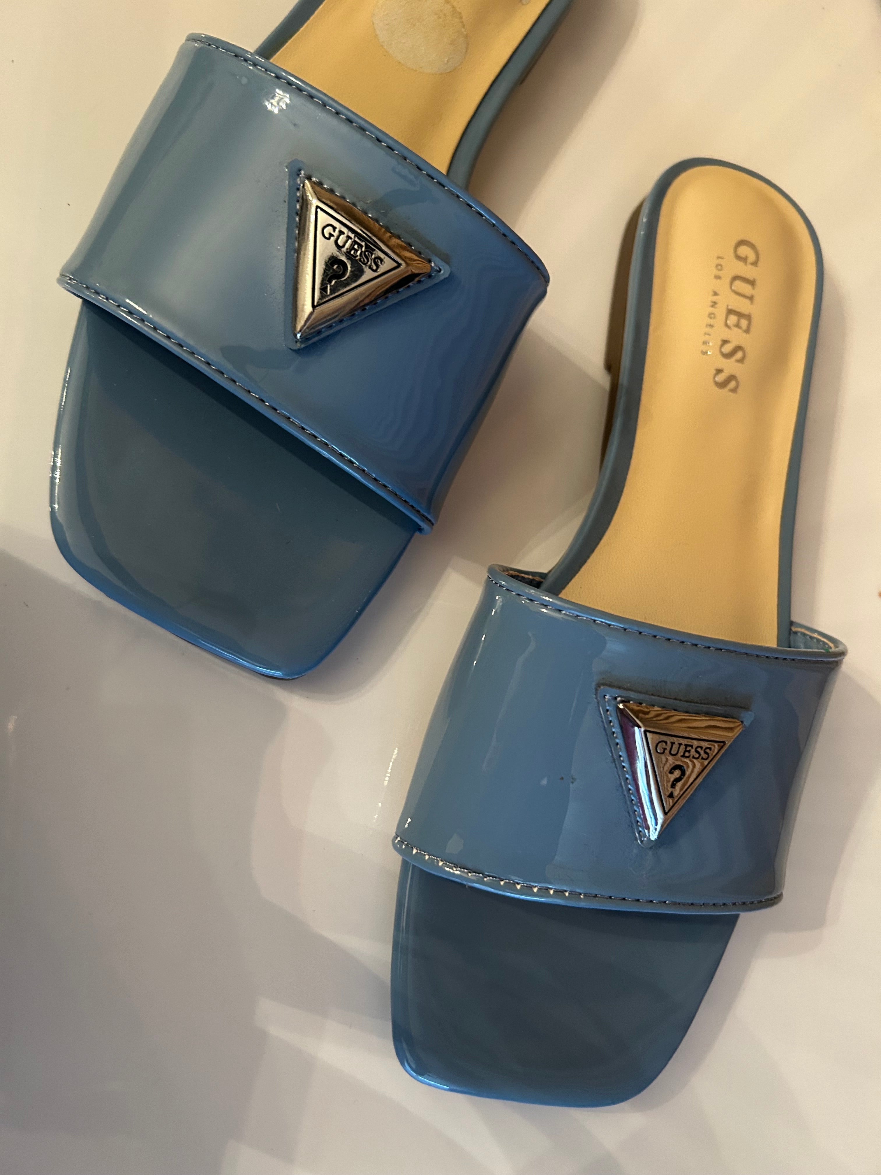 Sandalias Guees