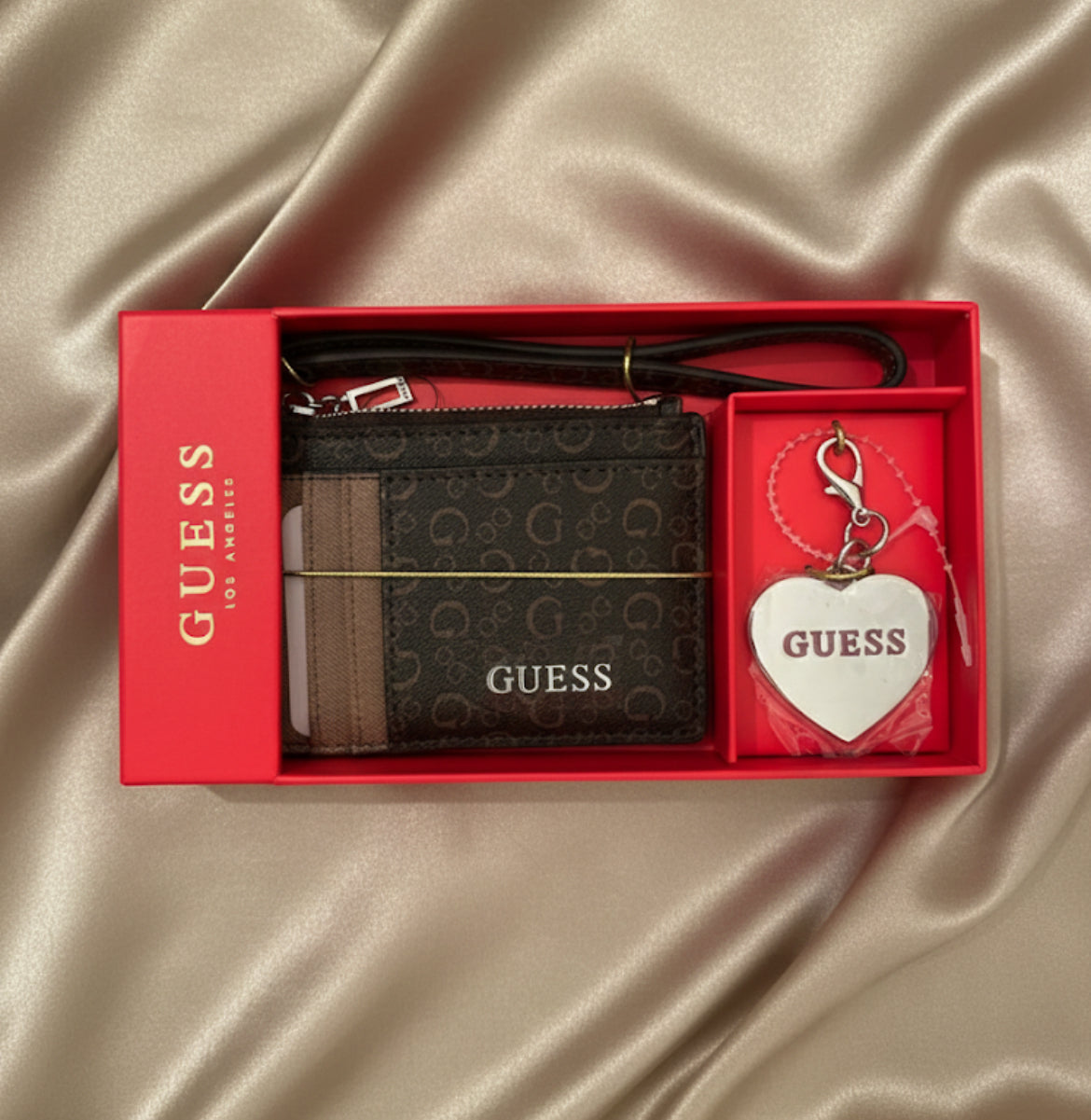 Tarjetero Guess