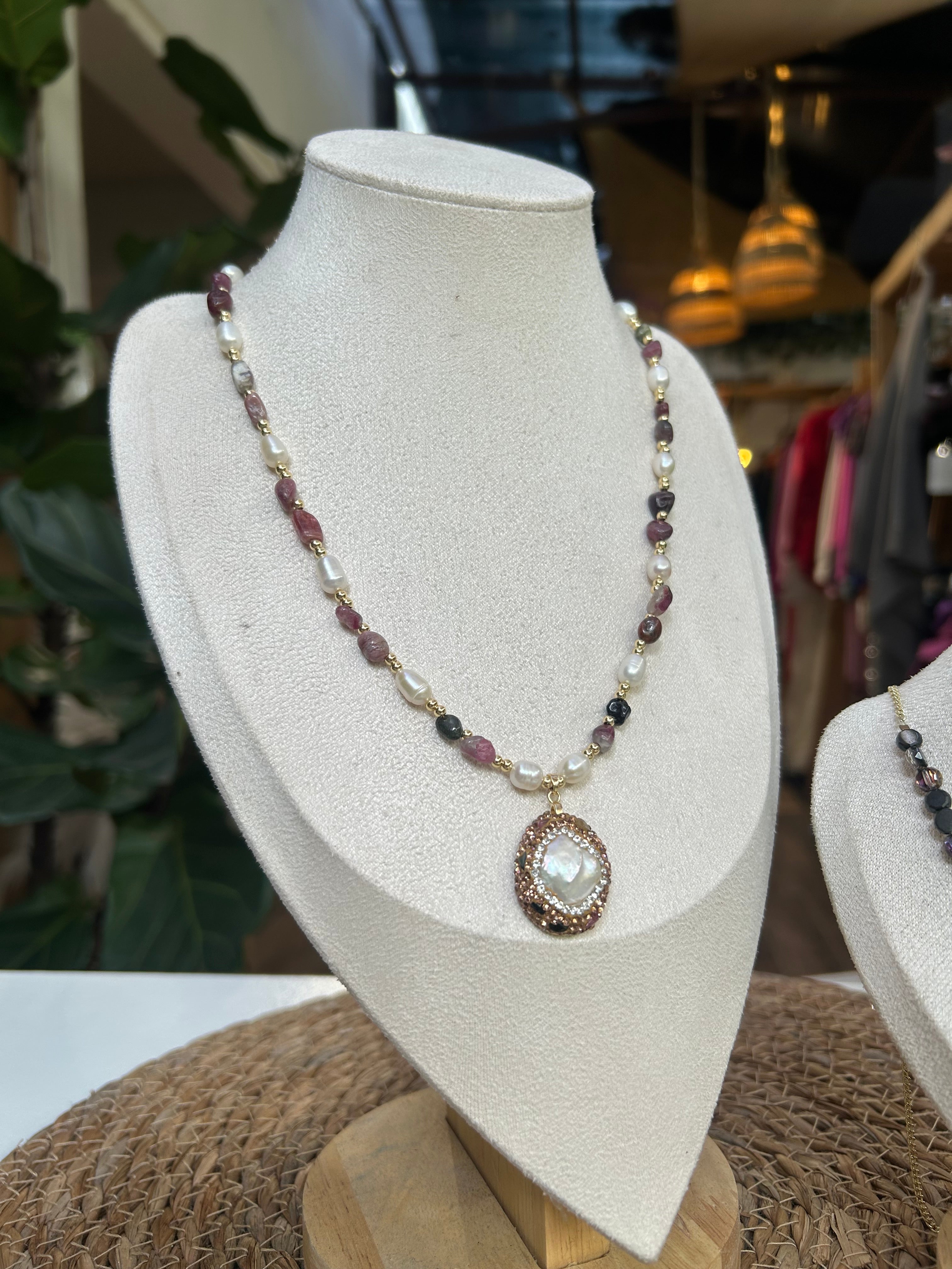 Collar de piedras naturales - Joyería