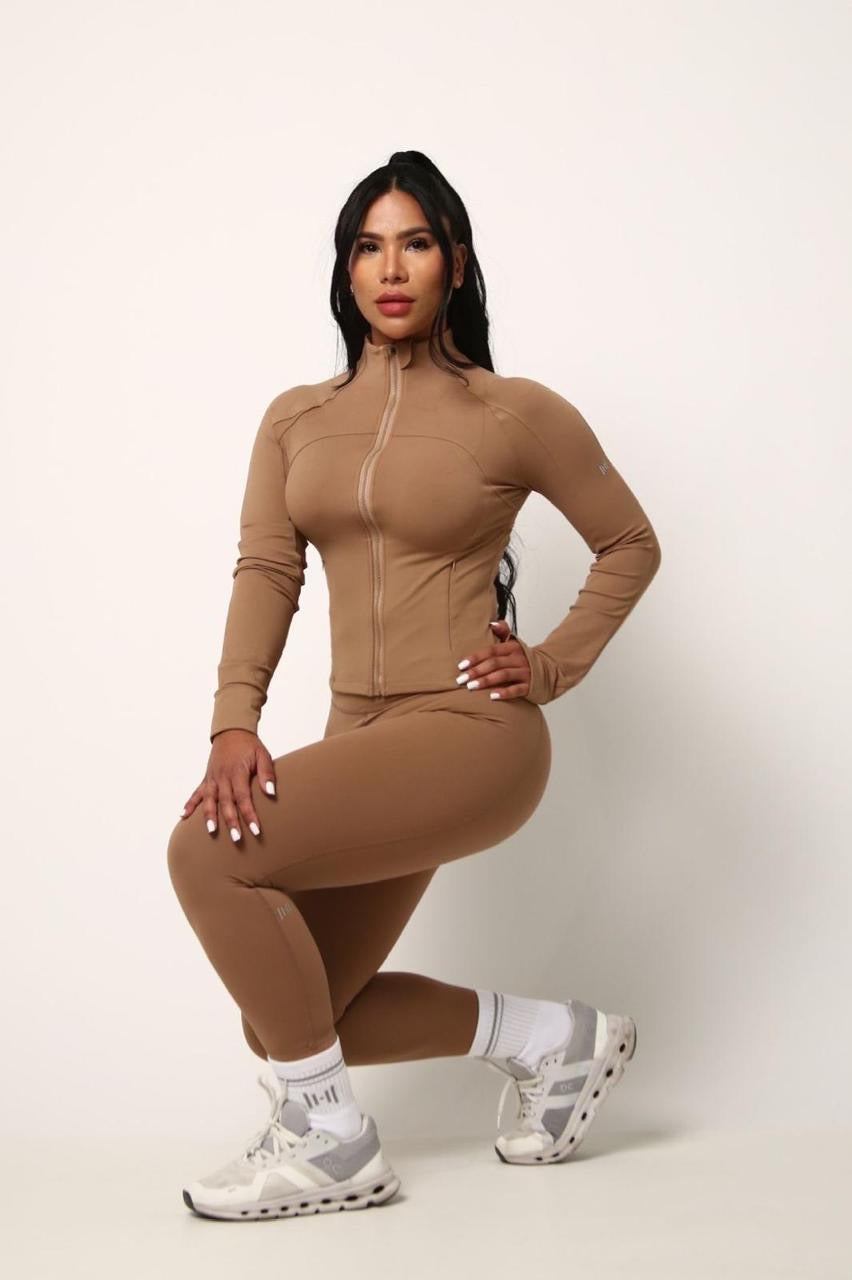 Cover Up – Suéter Deportivo para Gym

Diseñado para moverte con libertad y estilo, nuestro Cover Up es el complemento perfecto