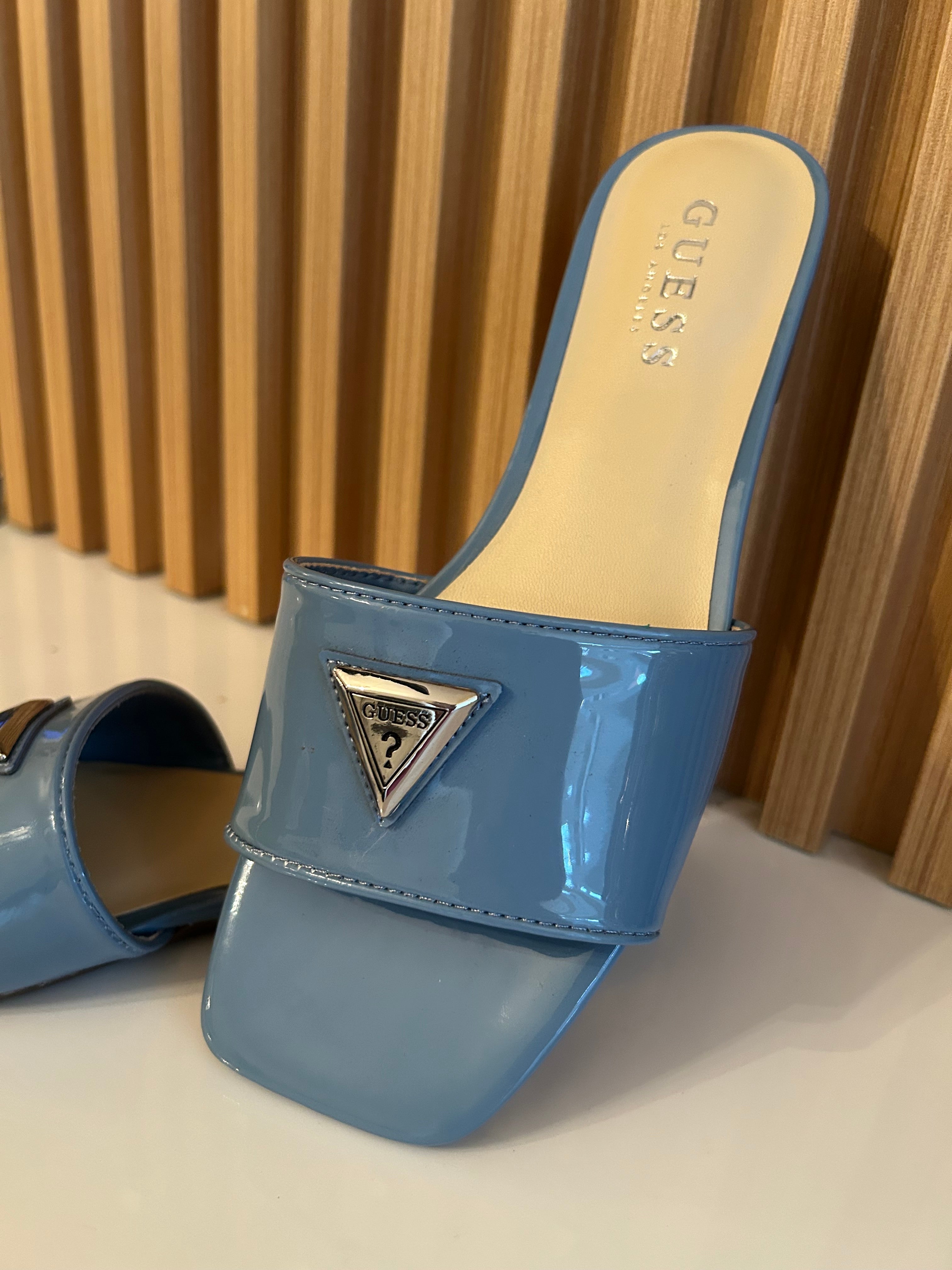 Sandalias Guees