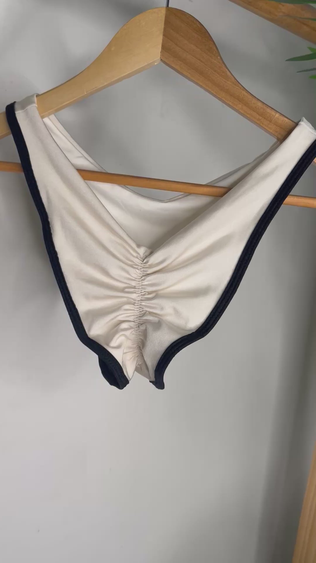 Vestido de baño con enagua