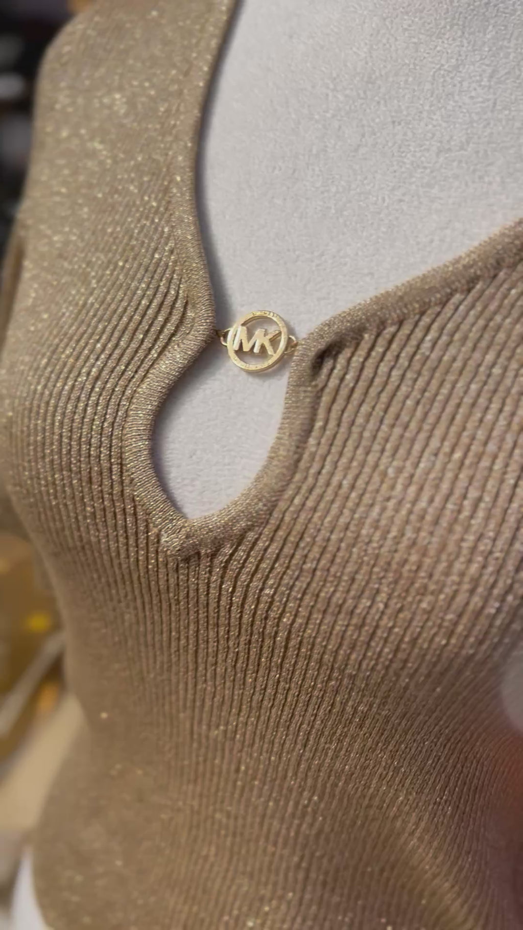 Blusa Michael Kors con destellos dorados