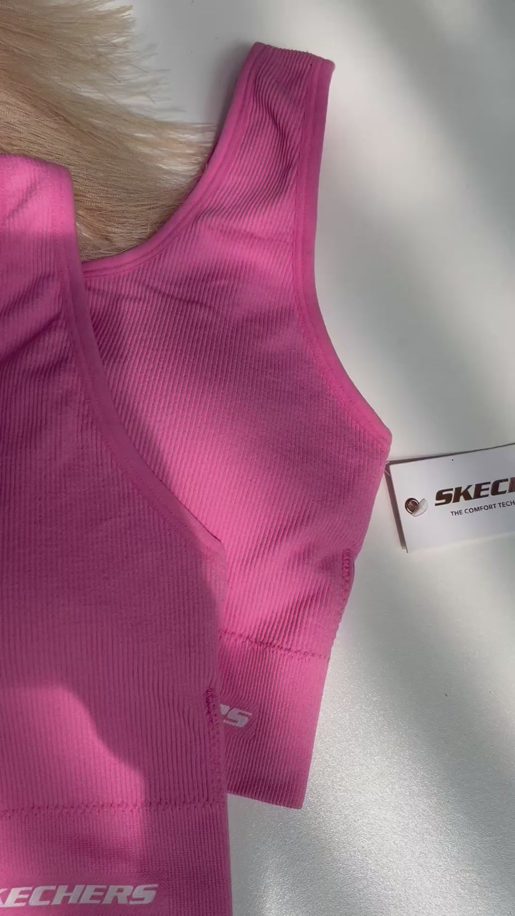Top deportivo Skechers