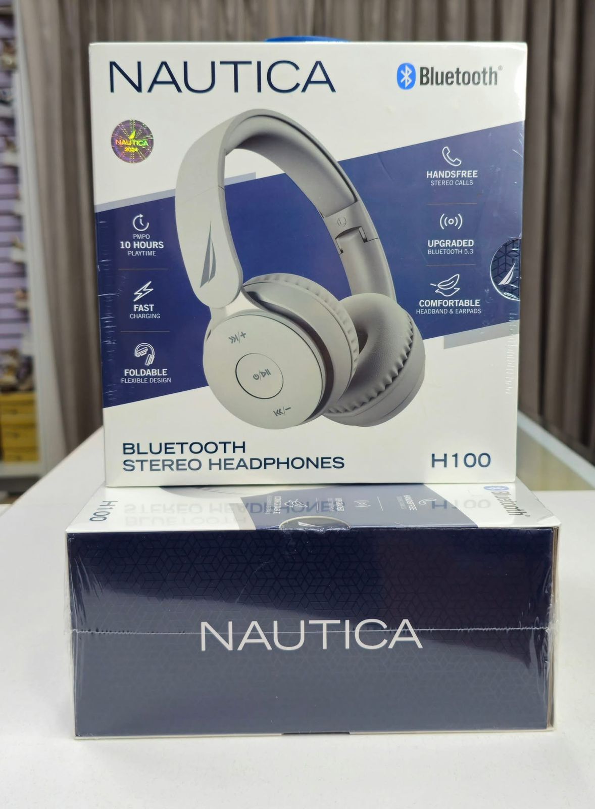 Audífonos blancos Nautica tipo diadema, cómodos, elegantes