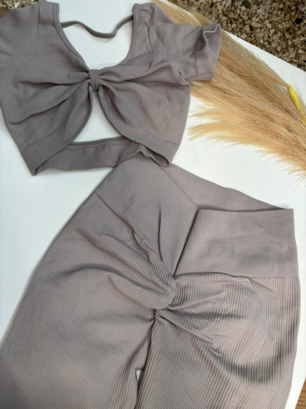 Conjunto tono crema